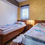 80 With Outdoor Swimmingpool Apartamento Poreč