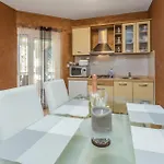 Apartamento 80 With Outdoor Swimmingpool Poreč