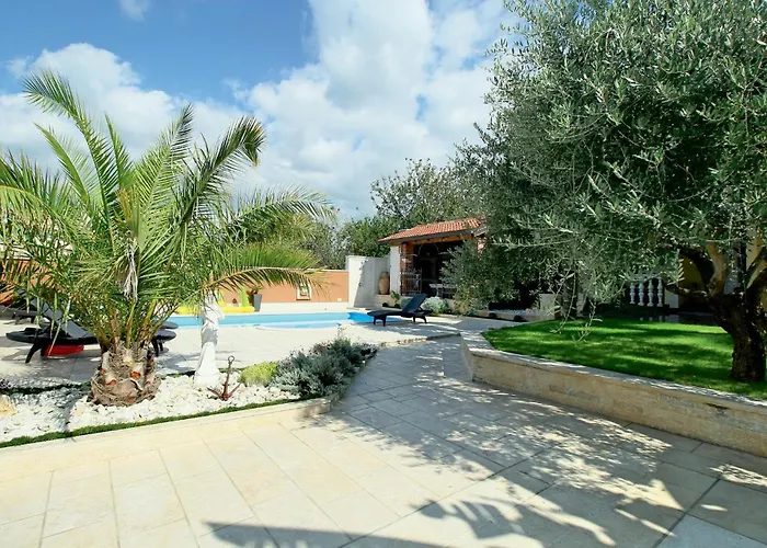 Apartmán 80 With Outdoor Swimmingpool Poreč