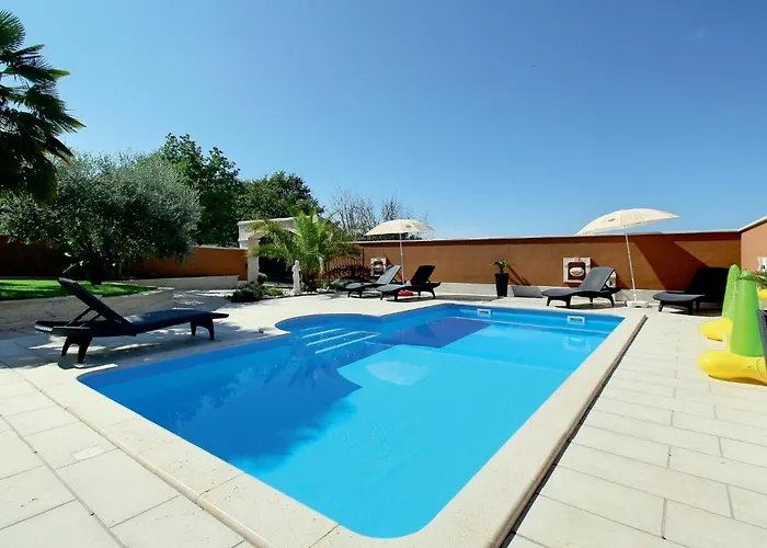 80 With Outdoor Swimmingpool * Poreč