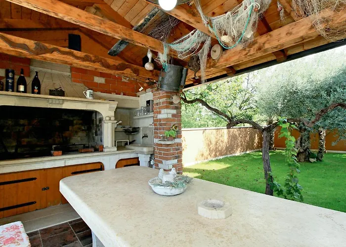 80 With Outdoor Swimmingpool Apartmán Poreč