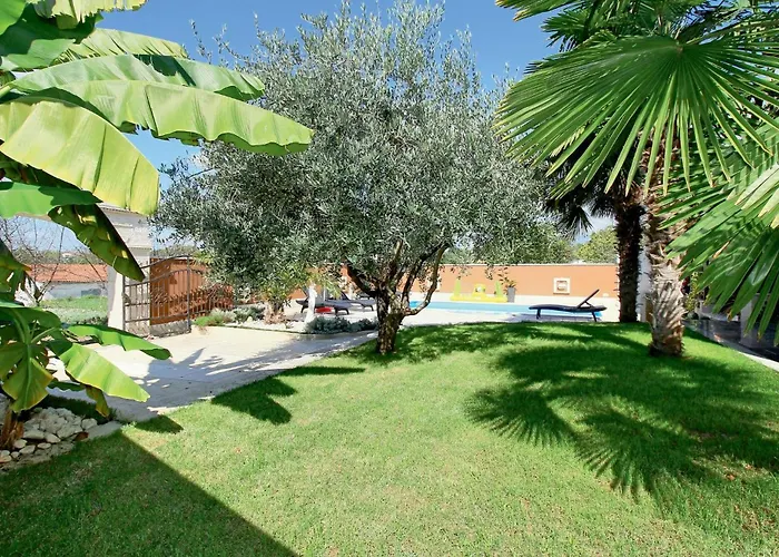 80 With Outdoor Swimmingpool * Poreč