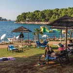 80 With Outdoor Swimmingpool Apartament *