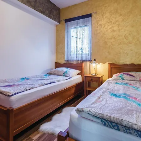 80 With Outdoor Swimmingpool Apartman Poreč