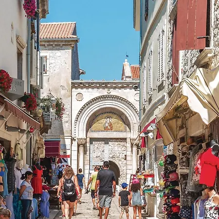 Appartamento 80 With Outdoor Swimmingpool Porec