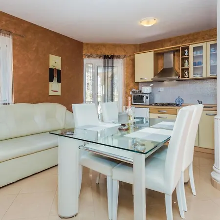 Apartment Porec 80 With Outdoor Swimmingpool *