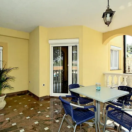 80 With Outdoor Swimmingpool Apartmán *