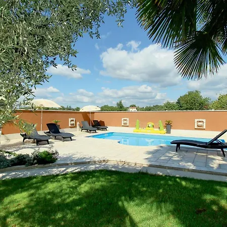 80 With Outdoor Swimmingpool