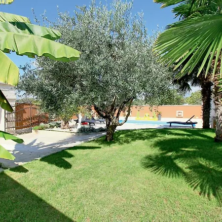 80 With Outdoor Swimmingpool * Poreč