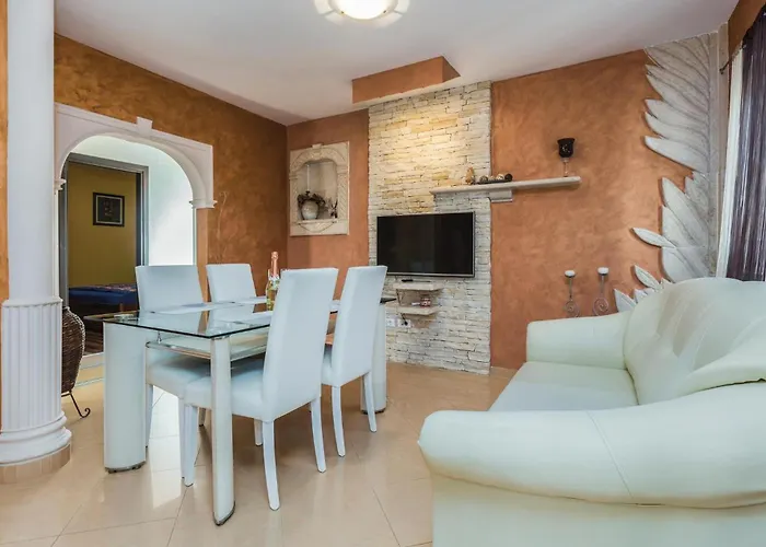 Apartment Porec 80 With Outdoor Swimmingpool Poreč