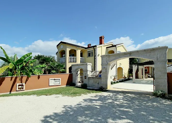 Apartment Apartment Porec 80 With Outdoor Swimmingpool Poreč