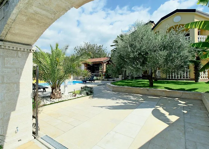 Apartment Porec 80 With Outdoor Swimmingpool Apartment *