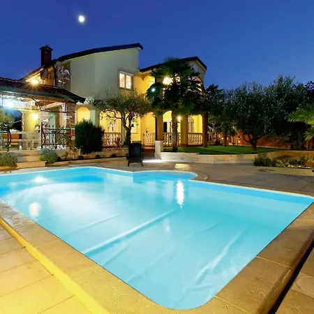 Apartment Porec 80 With Outdoor Swimmingpool *